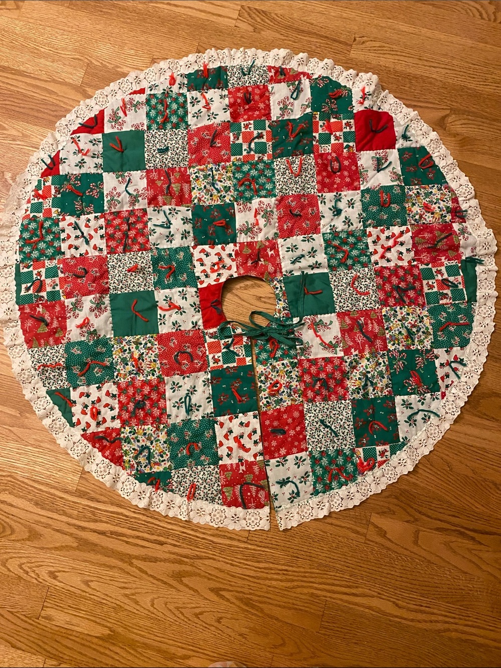 Vintage Christmas  Tree Skirt